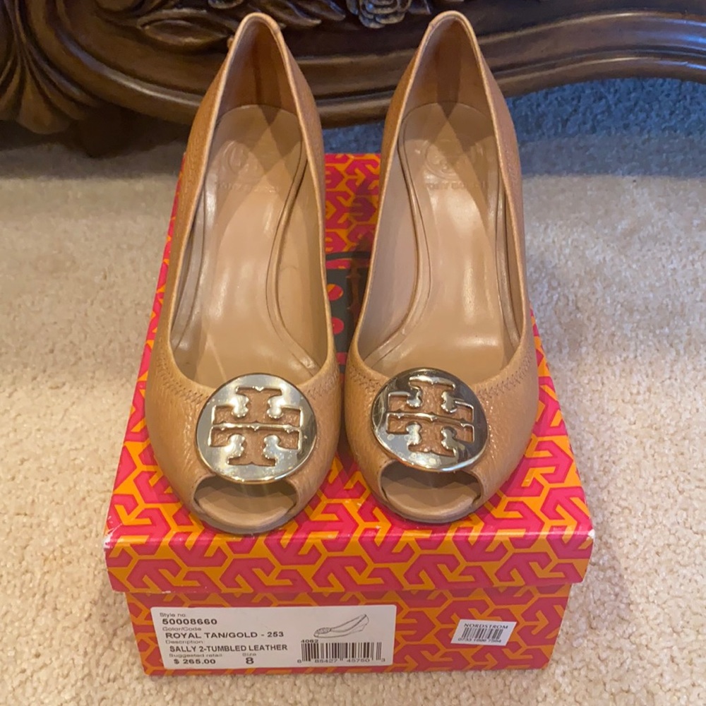 Sally 2- tumbled leather tan/gold open toe wedge size 8